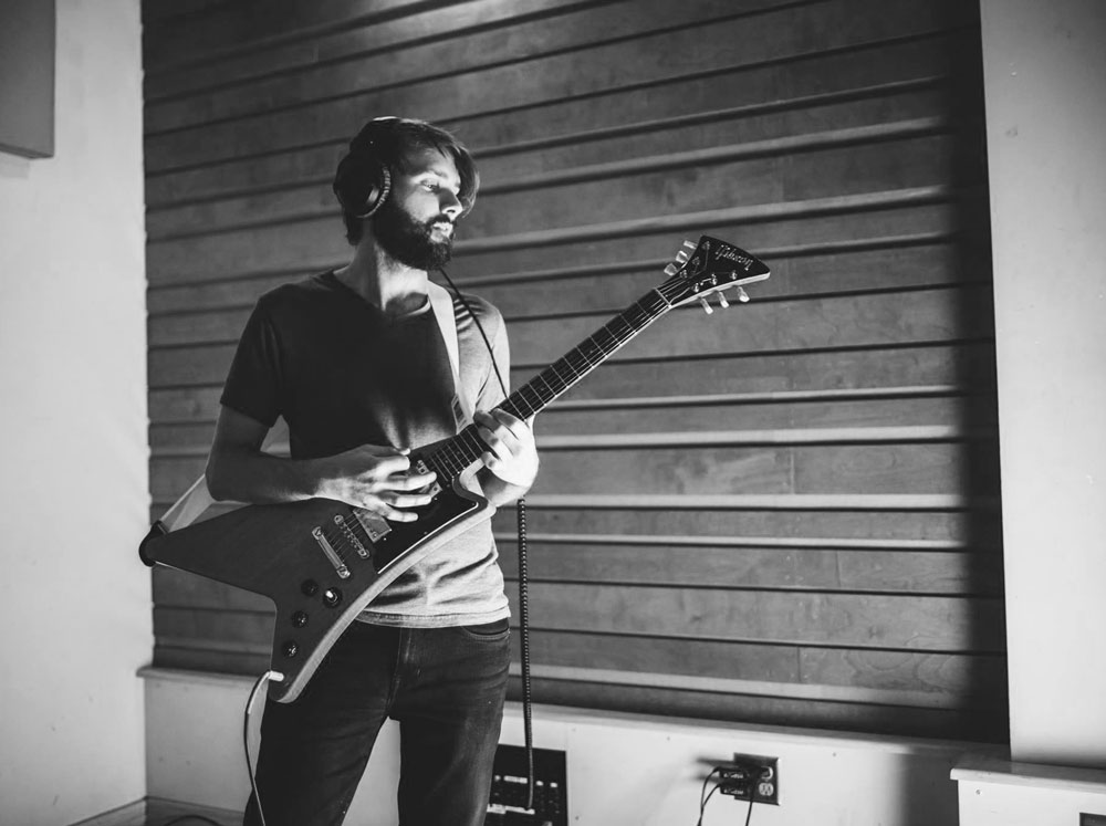 Andrew-Scanlan-Guitar-Headshot